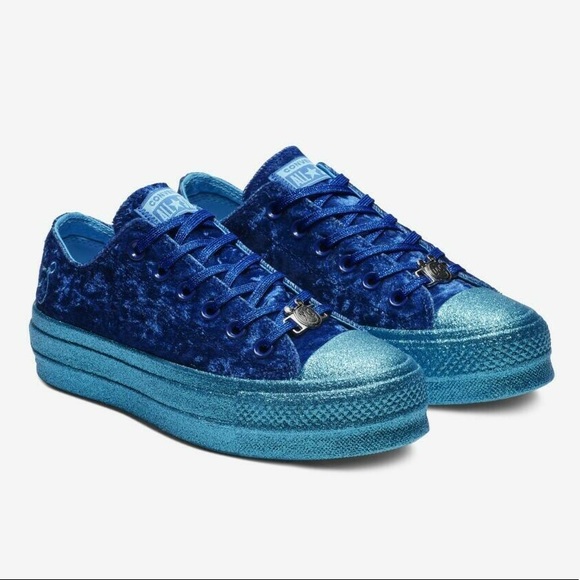 CONVERSE MILEY CYRUS WOMENS CHUCK TAYLOR BLUE - Picture 1 of 7